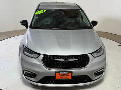 Certified 2024 Chrysler Pacifica Touring-L image 2