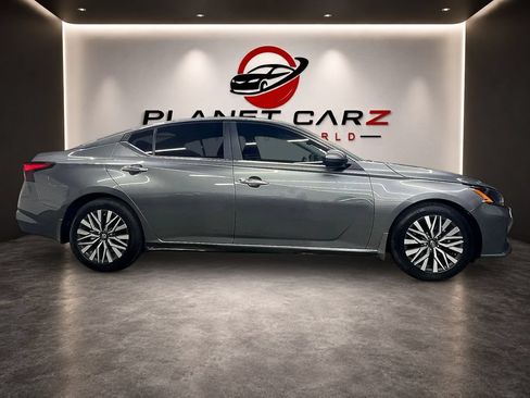Used 2023 Nissan Altima 2.5 SV w/ SV Premium Package FWD image 4