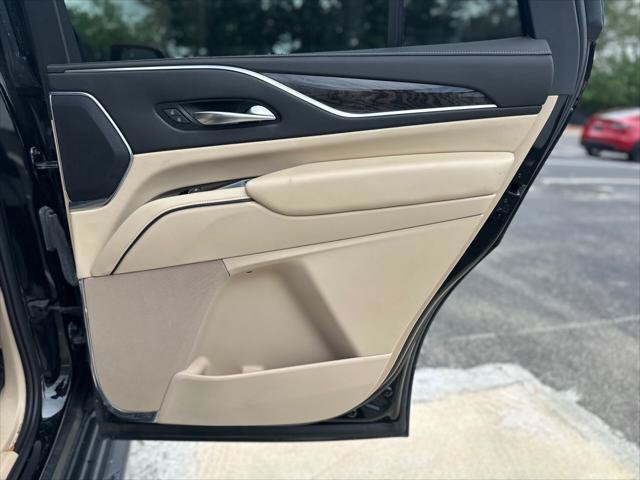 Used 2022 Cadillac Escalade Premium Luxury AWD/4WD image 22