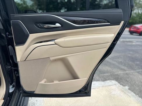 Used 2022 Cadillac Escalade Premium Luxury AWD/4WD image 22