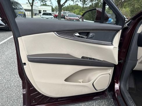 Used 2019 Lincoln Nautilus Select image 18