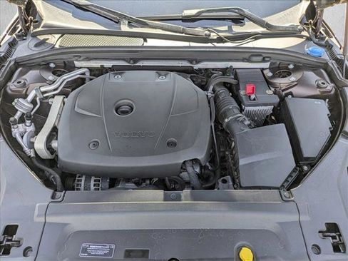 Used 2017 Volvo V90 T6 Cross Country image 24