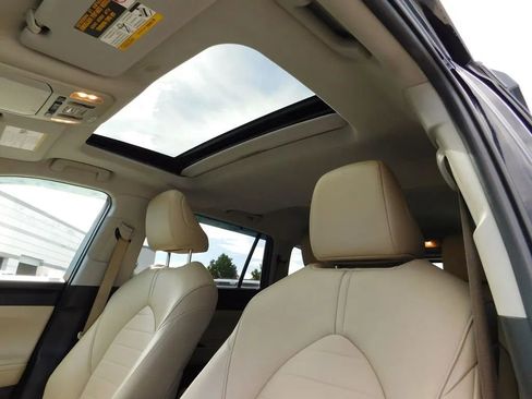 Used 2020 Toyota Highlander XLE image 19
