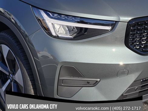 Used 2026 Volvo XC40 B4 Core w/ Protection Package Premier FWD image 8