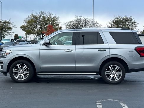 Used 2023 Ford Expedition Limited image 7