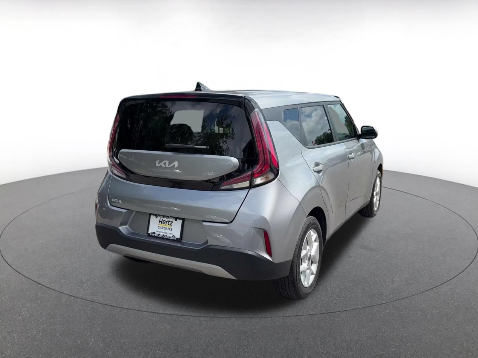 Used 2025 Kia Soul LX w/ LX Technology Package FWD image 12