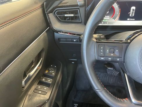 Used 2025 Nissan Kicks SR image 12