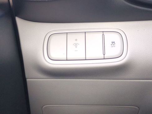 Used 2025 Hyundai Venue SEL image 17