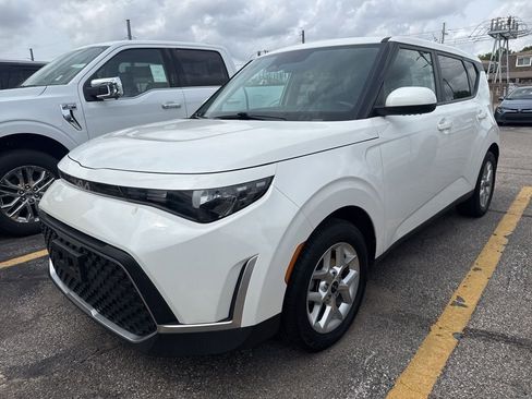 Used 2024 Kia Soul LX w/ Option Group 015 FWD image 1