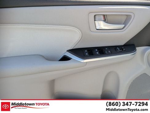 Used 2017 Toyota Camry XLE w/ Moonroof Package FWD image 10