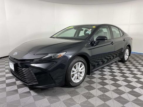 Used 2025 Toyota Camry LE FWD image 4