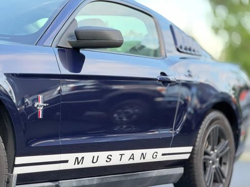 Used 2010 Ford Mustang Coupe RWD image 4