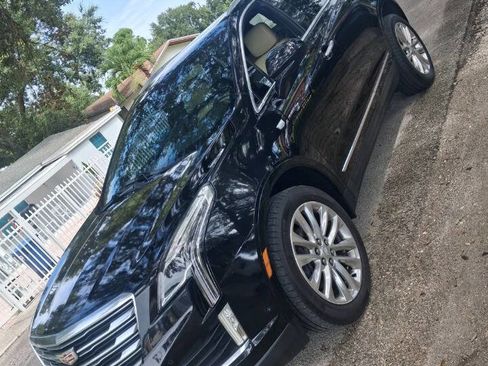 Used 2019 Cadillac XT5 Premium Luxury FWD image 2