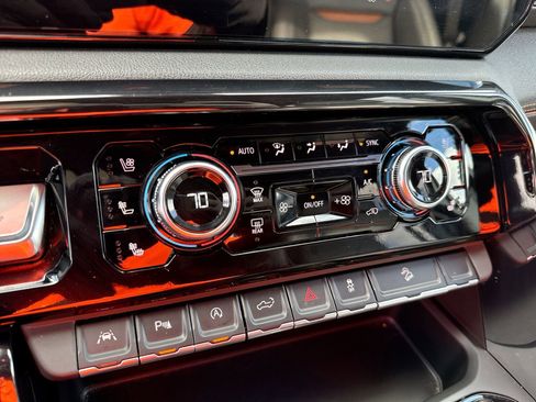 Used 2024 GMC Sierra 1500 AT4 w/ Technology Package image 17