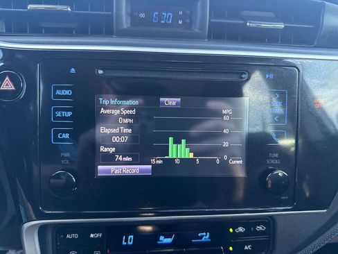 Used 2018 Toyota Corolla SE FWD image 32