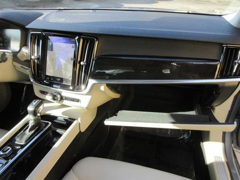 Used 2018 Volvo S90 T5 Momentum w/ Convenience Package image 33