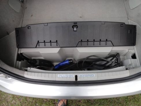 Used 2014 Toyota Prius Plug-In Hybrid image 17