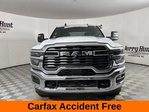 Used 2025 RAM 2500 Big Horn AWD/4WD image 3