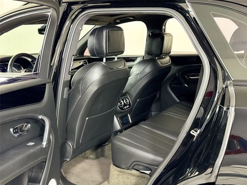 Used 2019 Bentley Bentayga image 26