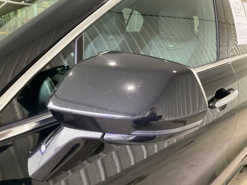 Used 2024 Cadillac XT4 Premium Luxury image 3