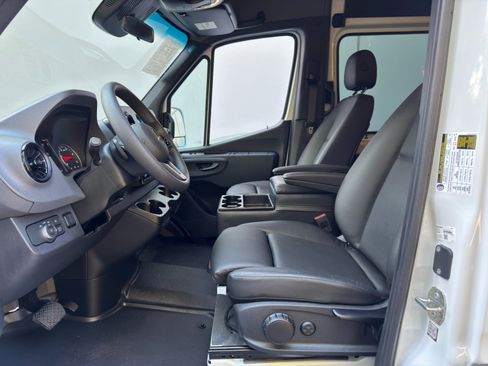 Used 2024 Mercedes-Benz Sprinter 2500 image 15