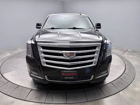 Used 2019 Cadillac Escalade Luxury AWD/4WD image 2
