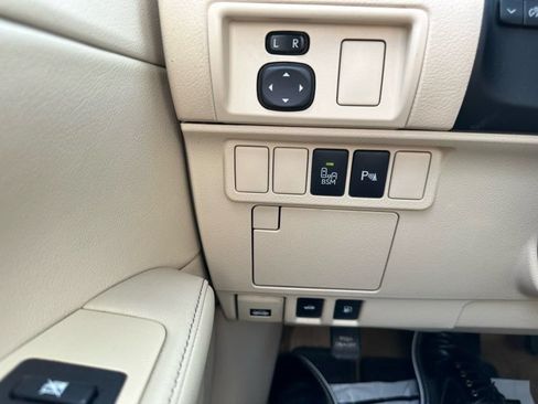 Used 2014 Lexus ES 350 w/ Luxury Package FWD image 21