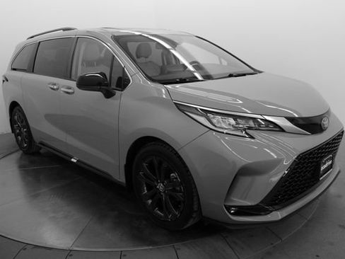 Used 2024 Toyota Sienna XSE image 61