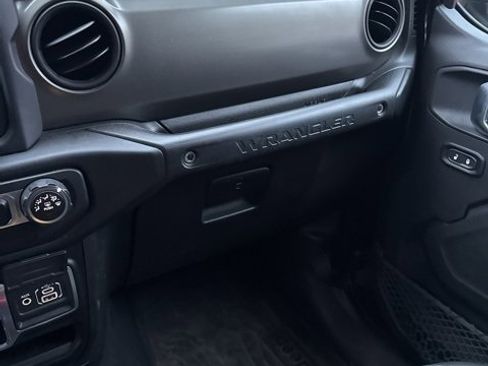 Used 2018 Jeep Wrangler Unlimited Sport S image 17