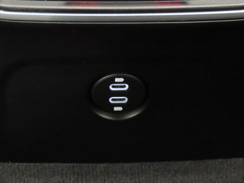 Certified 2026 Porsche Macan AWD/4WD image 34