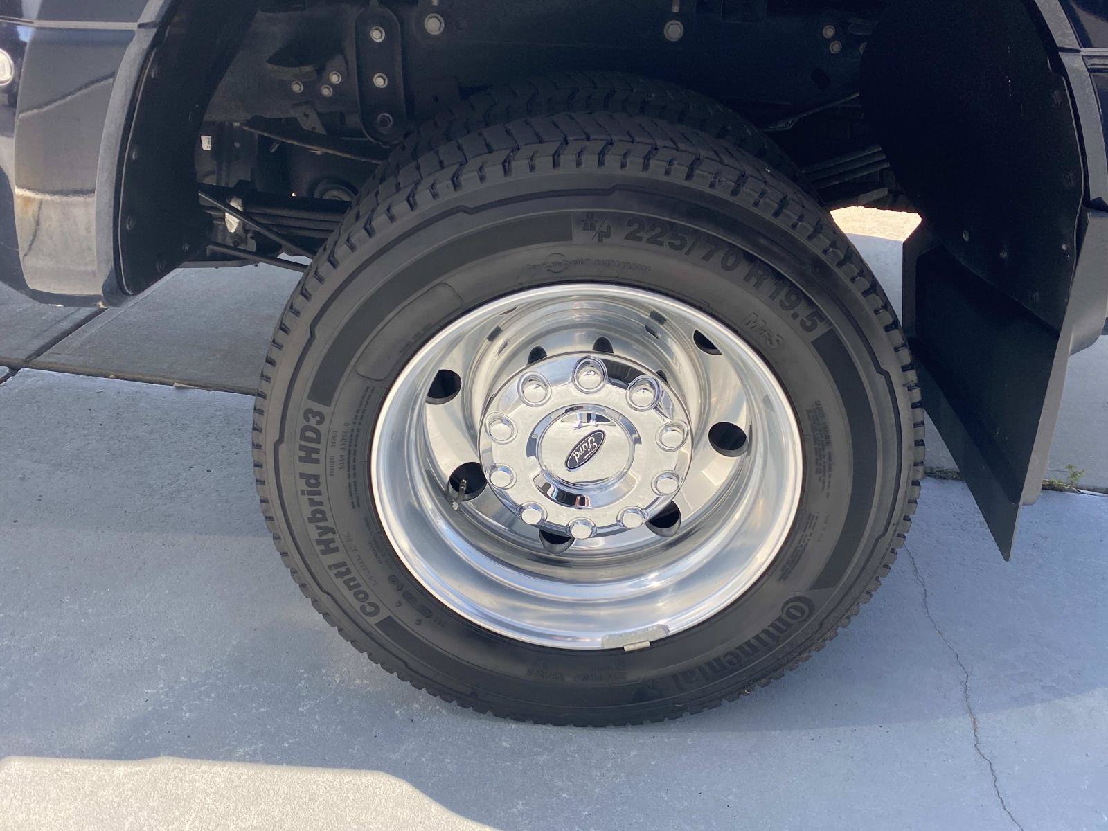 Used 2022 Ford F450 Platinum w/ FX4 Off-Road Package AWD/4WD image 8