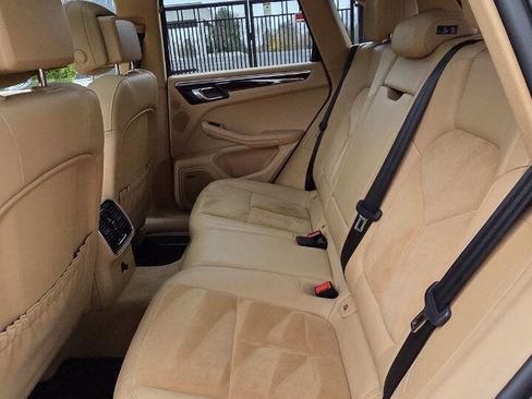 Used 2015 Porsche Macan S image 10