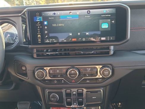 Used 2024 Jeep Gladiator Rubicon w/ Technology Group image 13