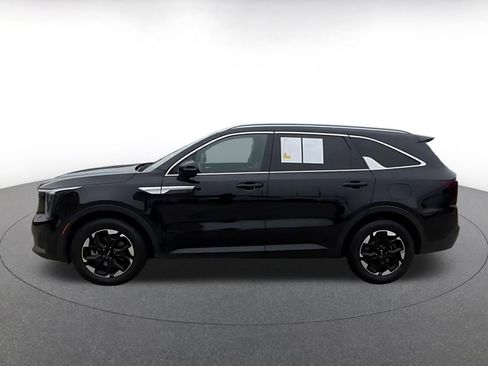 Used 2024 Kia Sorento S FWD image 9