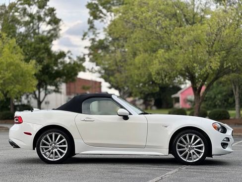 Used 2018 FIAT 124 Spider Lusso w/ Convenience Group RWD image 12