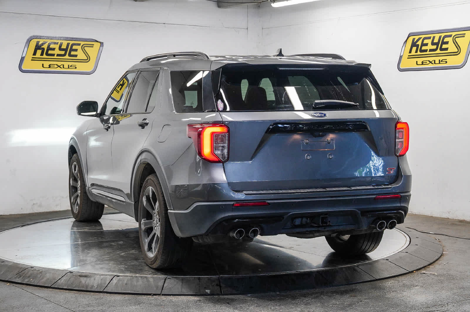 Used 2023 Ford Explorer ST w/ Equipment Group 401A AWD/4WD image 2