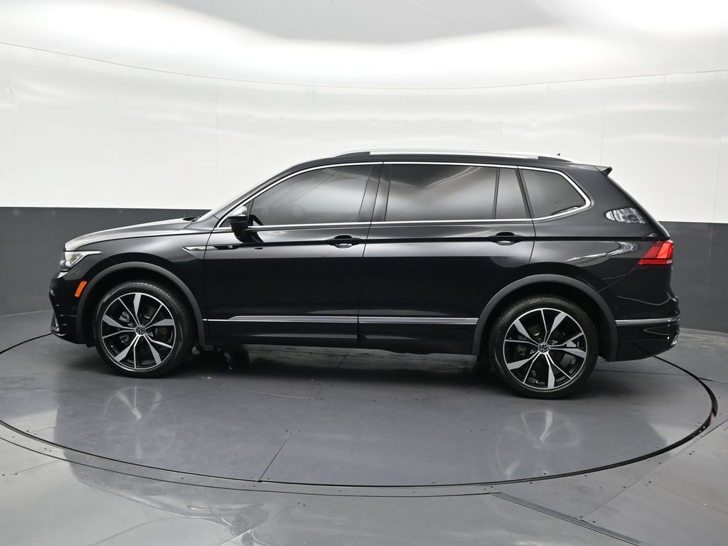 Used 2024 Volkswagen Tiguan SEL R-Line AWD/4WD image 2