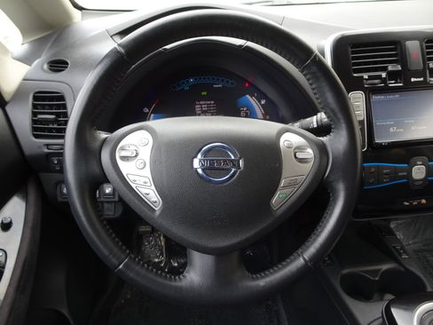 Used 2014 Nissan Leaf SV w/ LED & Quick Charge Package image 16