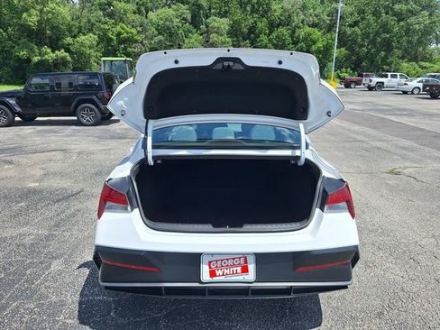 Used 2025 Hyundai Elantra SEL FWD image 15