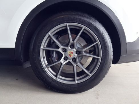 Certified 2024 Porsche Cayenne AWD/4WD image 27