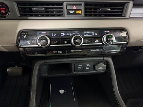 Certified 2024 Honda Pilot Touring image 15