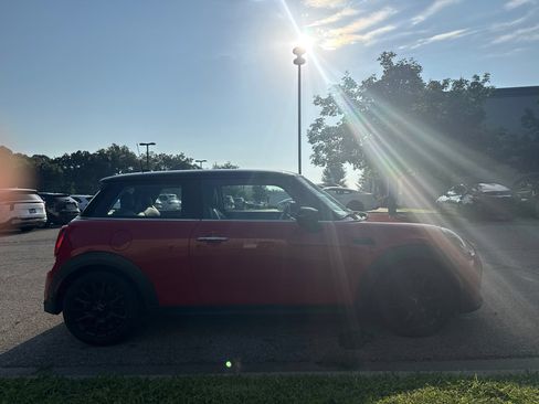 Used 2023 MINI Cooper 2-Door Hardtop FWD image 4