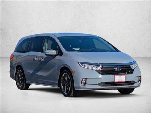 Used 2023 Honda Odyssey Elite image 3