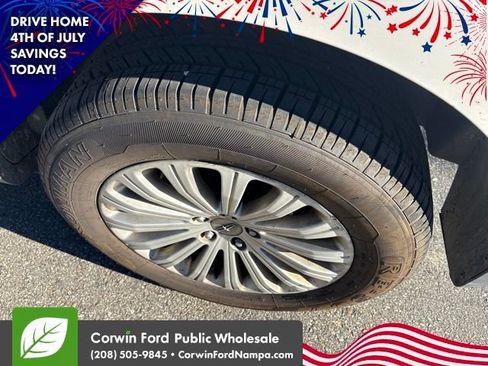Used 2013 Lincoln MKX AWD image 18