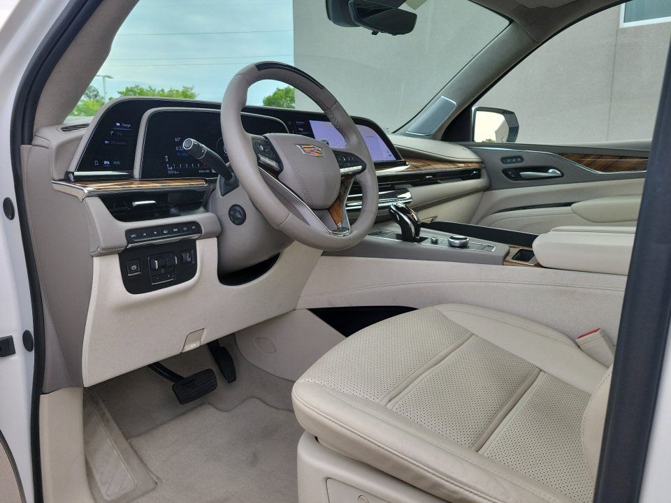 Certified 2024 Cadillac Escalade ESV Premium Luxury Platinum AWD/4WD image 30