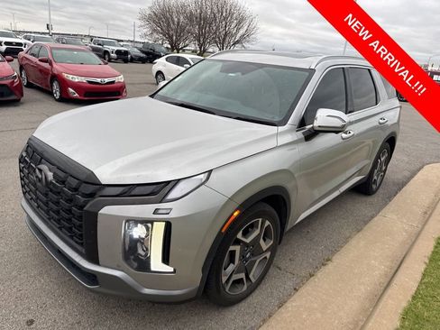 Used 2023 Hyundai Palisade Limited w/ Winter Package image 3