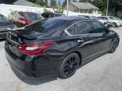 Used 2017 Nissan Altima 2.5 SR w/ Midnight Edition Package FWD image 5