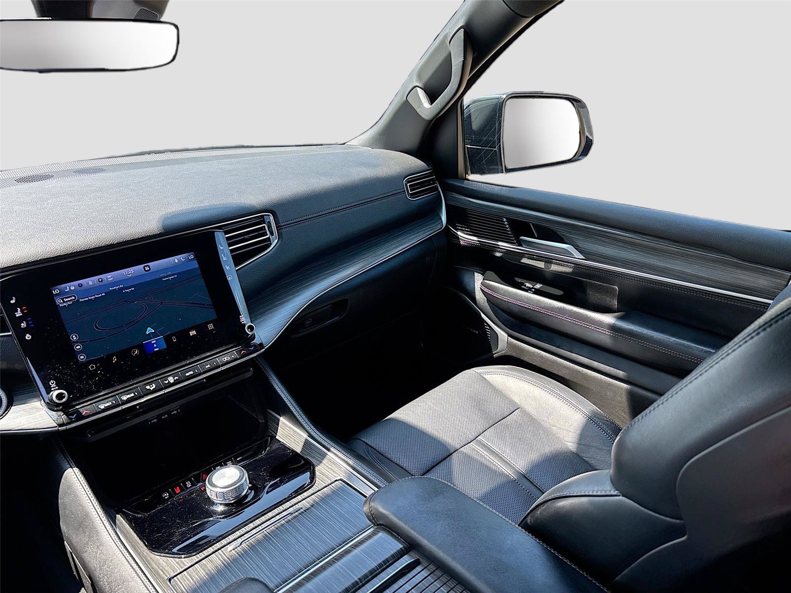Used 2024 Jeep Wagoneer L Series II RWD image 24