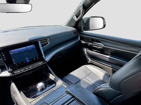 Used 2024 Jeep Wagoneer L Series II RWD image 24