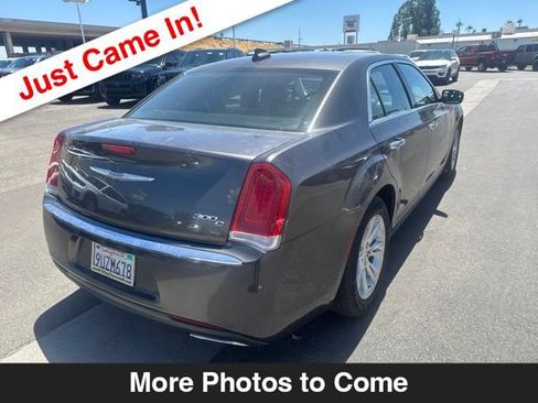 Used 2017 Chrysler 300 C RWD image 6